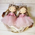 عروسک تاجدار با لباس تورتوری - Image 3